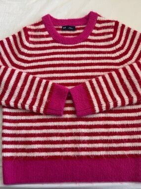 GAP Crew Neck Sweater
